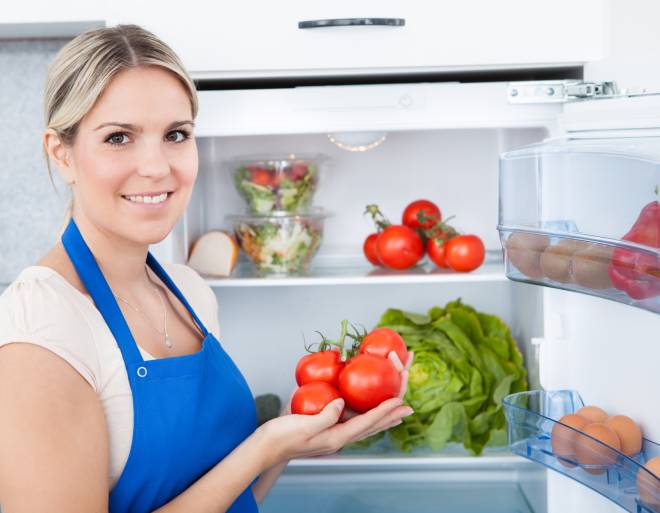 come-eliminare-odori-sgradevoli-dal-frigorifero-e-risparmiare
