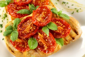 riciclare-gli-avanzi-pane-al-forno-con-pomodorini-focaccia