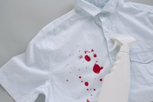 come togliere macchie di sangue dai vestiti