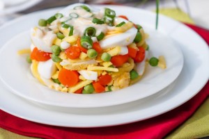 mangiare-con-meno-di-5-euro-insalata-di-uova-sode-piselli-carote