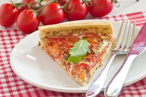 ricette-risparmio-risparmiare-torta-salata-pomodorini-pancetta-mozzarella