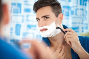 prodotti-dopobarba-fai-da-te-per-uomini-barba-rasatura