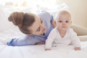 agevolazioni-maternita-mamme-bonus-assegni-soldi-famiglie